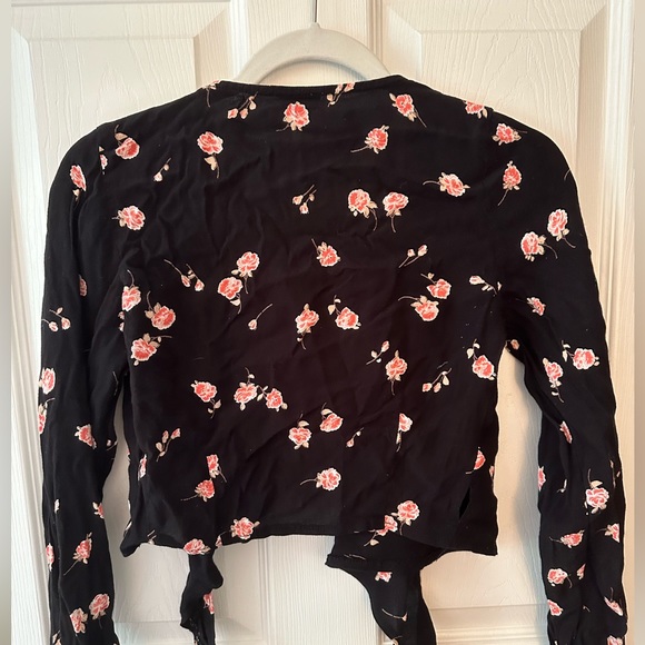 Brandy Melville Rose Print Tie/Wrap Top - Picture 3 of 5